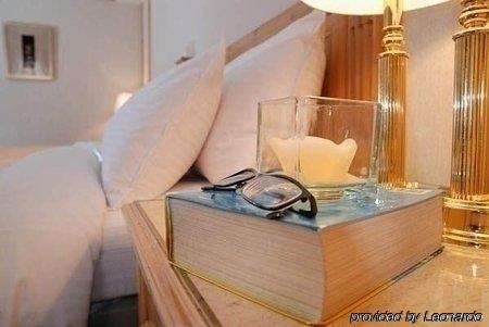 Hotel World Triple Beds