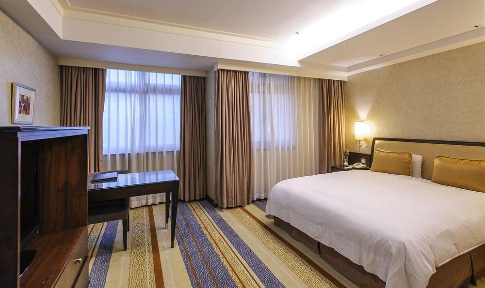 City Lake Hotel 3*