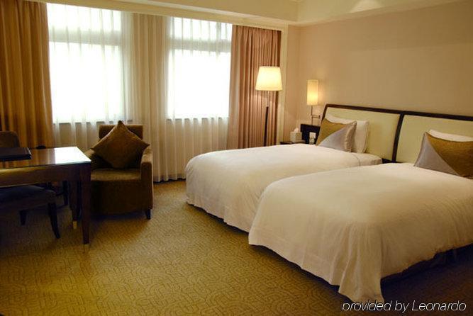 City Lake 3*