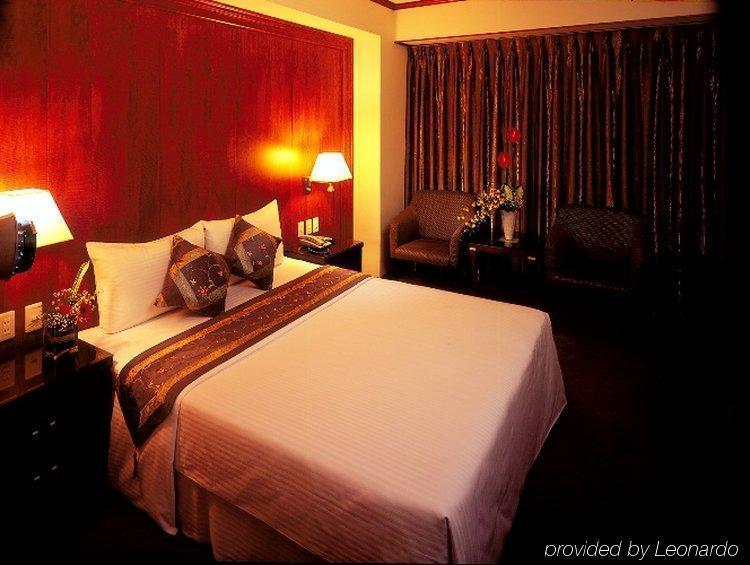 She 3* Taipei
