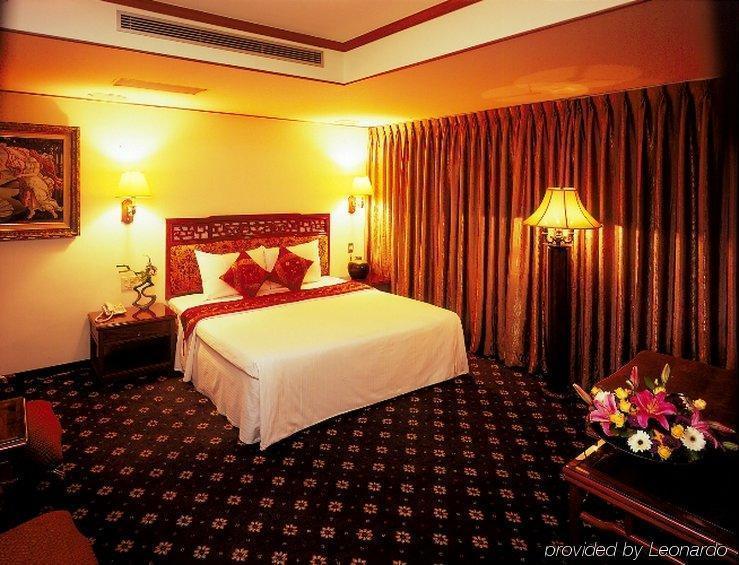 She Hotel 3*
