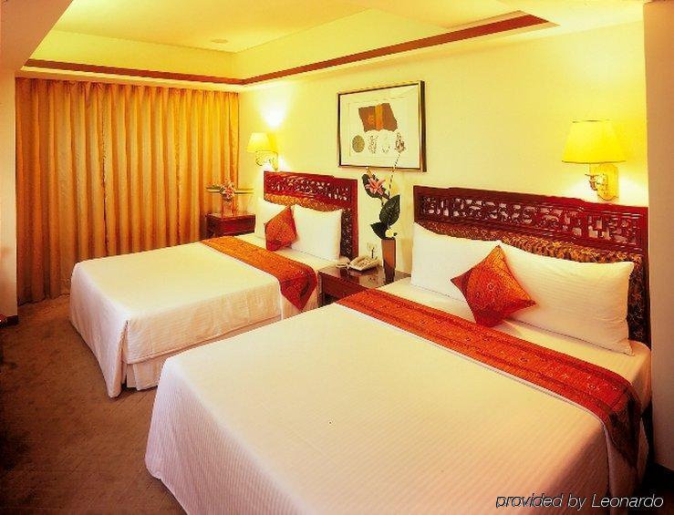She Hotel