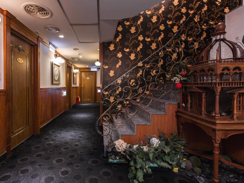 She Hotel 3*
