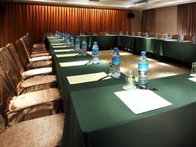 Two Tails Luzhou Hotel 4*