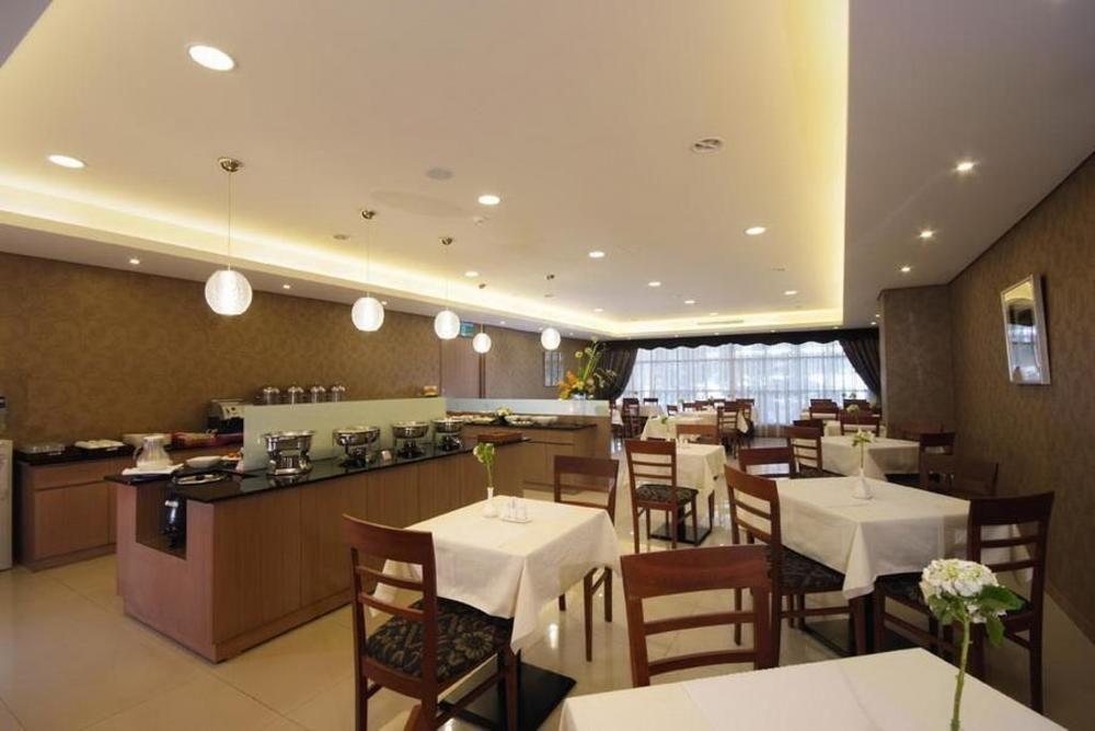 World Triple Beds Hotel Taipei