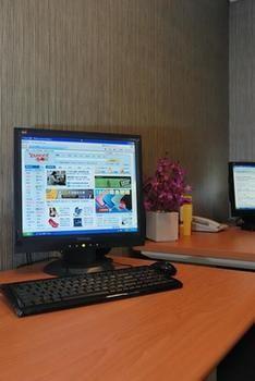 World Triple Beds Hotel 3*