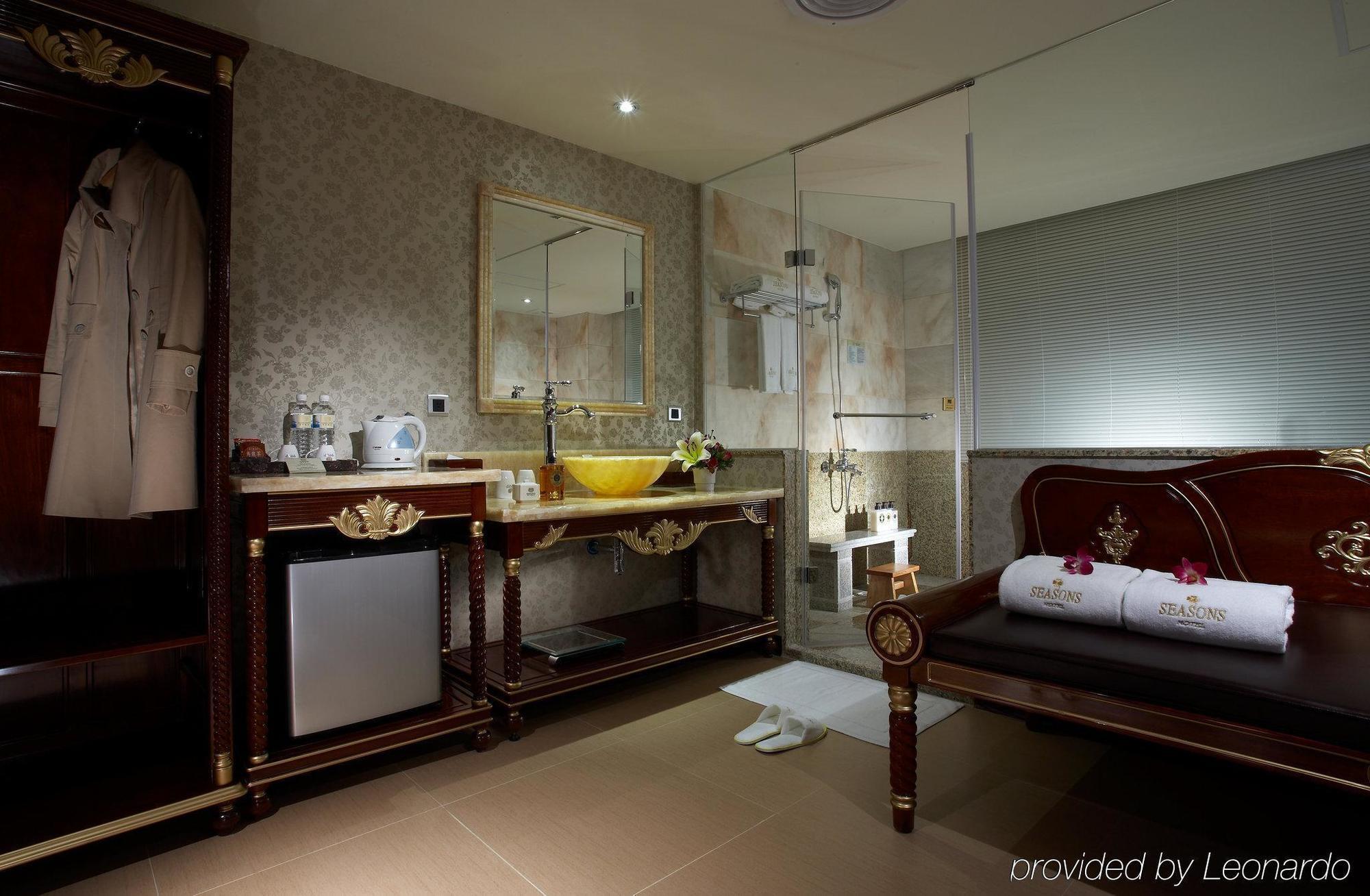 Royal Seasons Beitou Hotel 3*