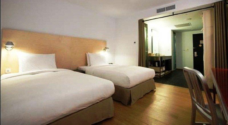 Hotel Amba Ximending 4*