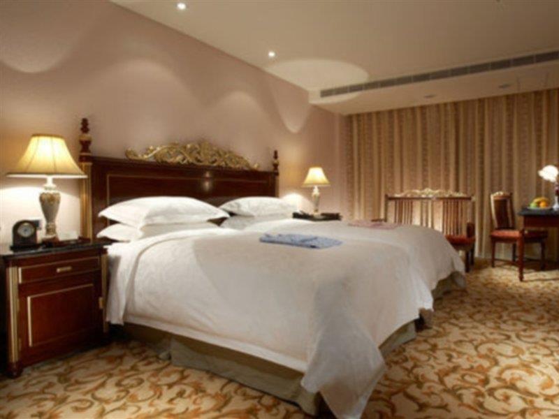 Royal Seasons Beitou Hotel 3*