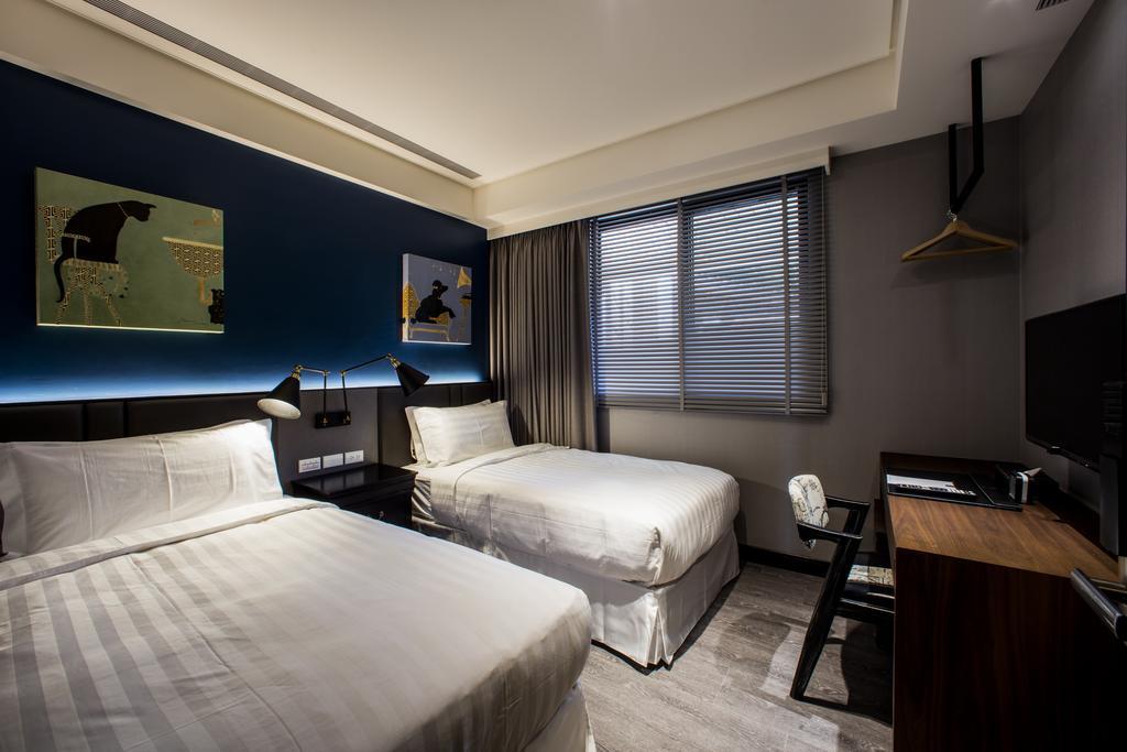 J Palace Guest house 3*