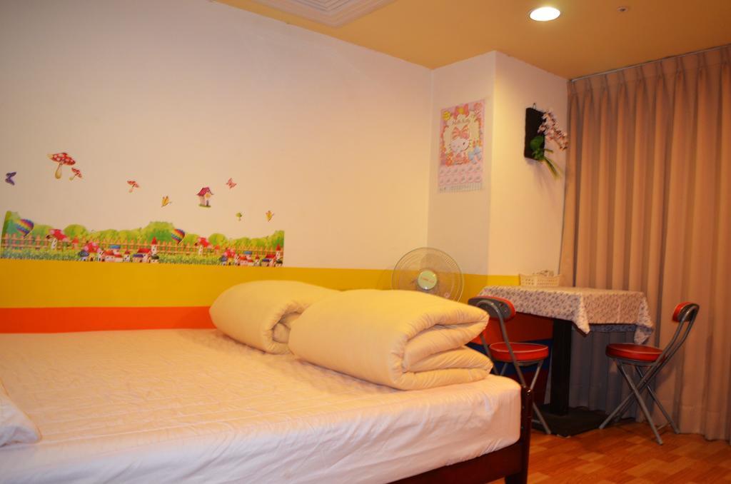 Holo Hostel