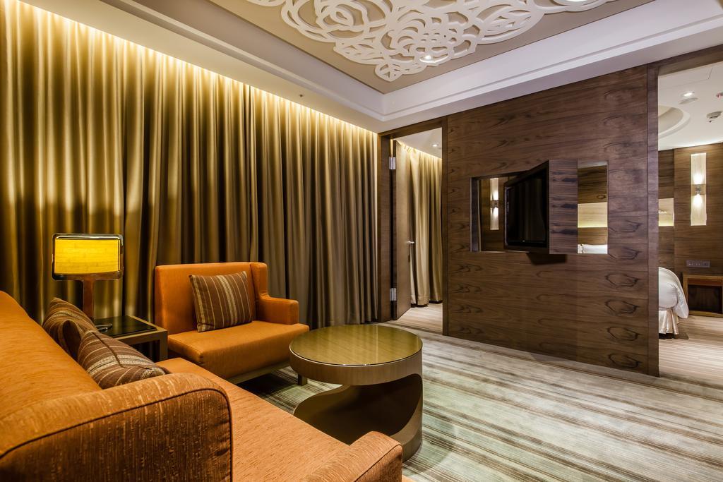 World Station Hotel 4*