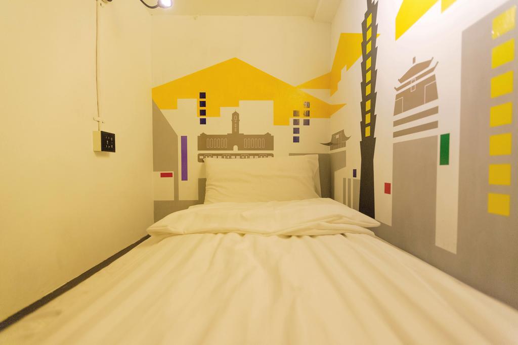 Angels Ximen Hostel *