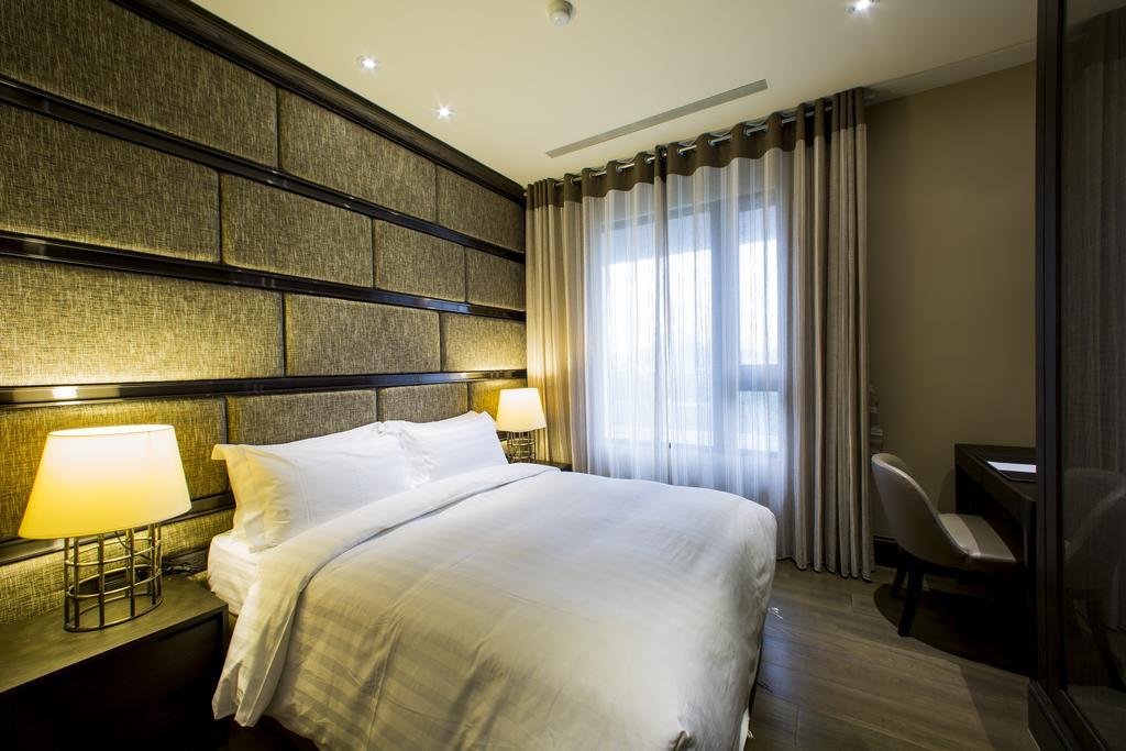 J Palace Guest house 3*