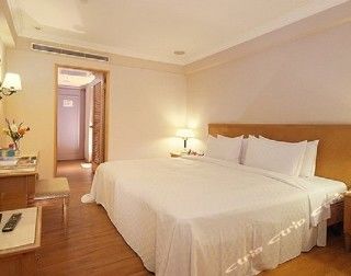 World Triple Beds Hotel 3*