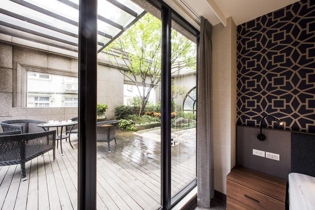 J Palace Guest house 3*
