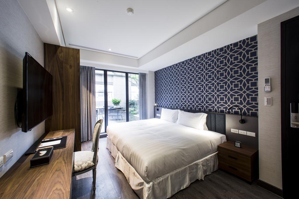 J Palace Guest house