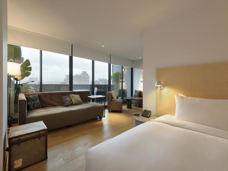 Hotel Amba Ximending 4*