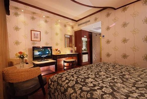 Pink Lotus Hotel 3*