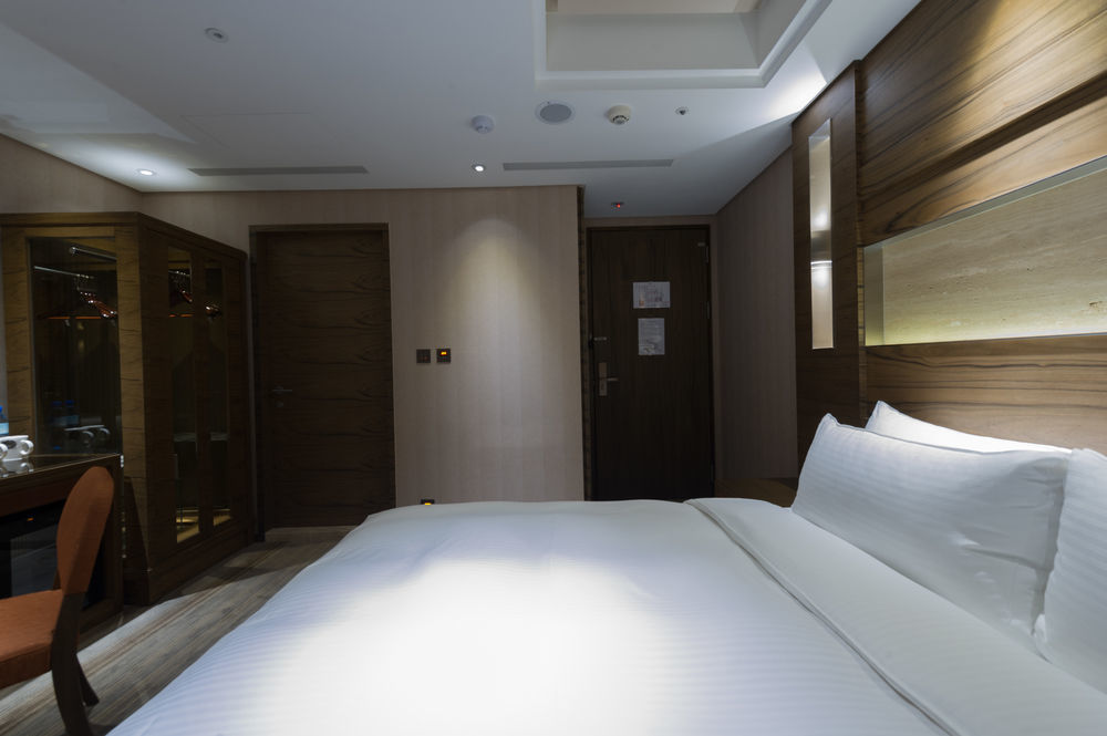 Hotel World Station 4*