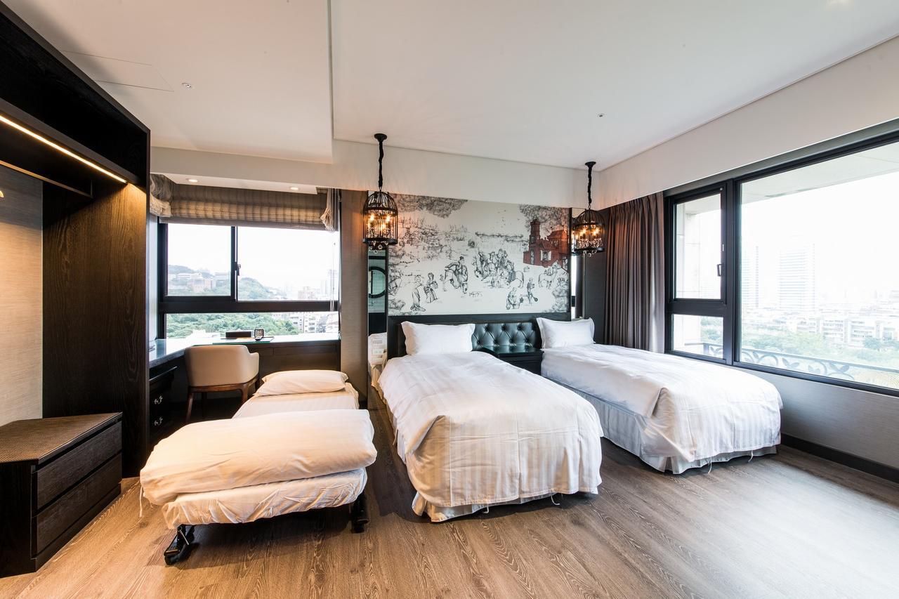 J Palace Guest house