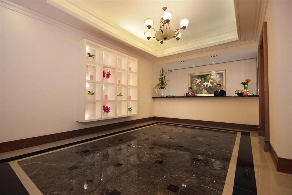 Hotel World Triple Beds 3*