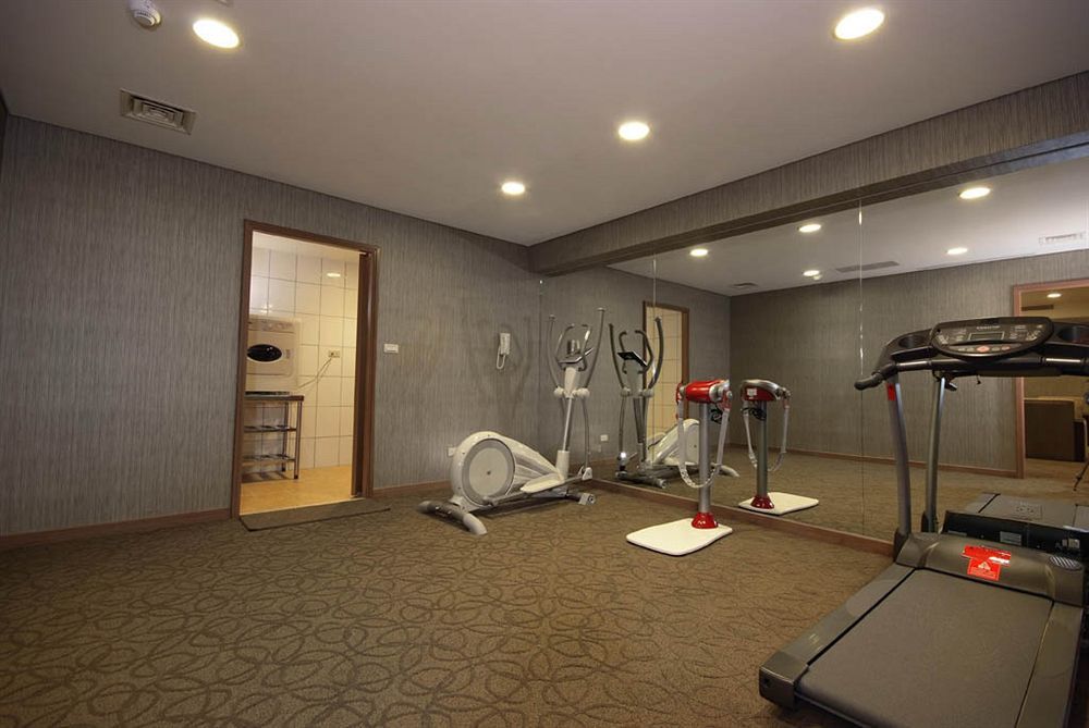 Hotel World Triple Beds 3*