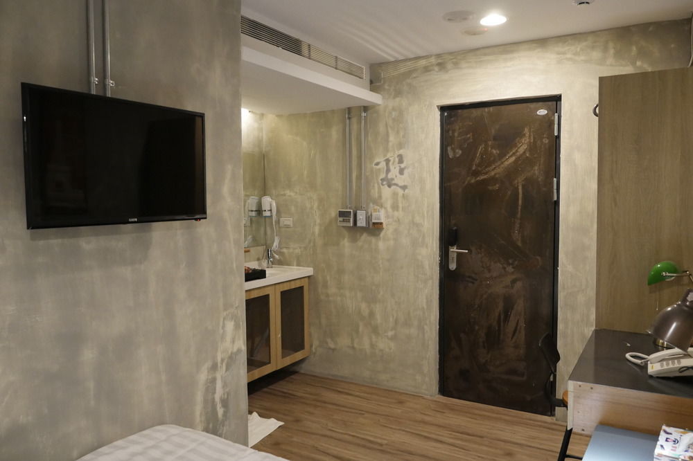 Beimen Wow Poshtel * Taipei