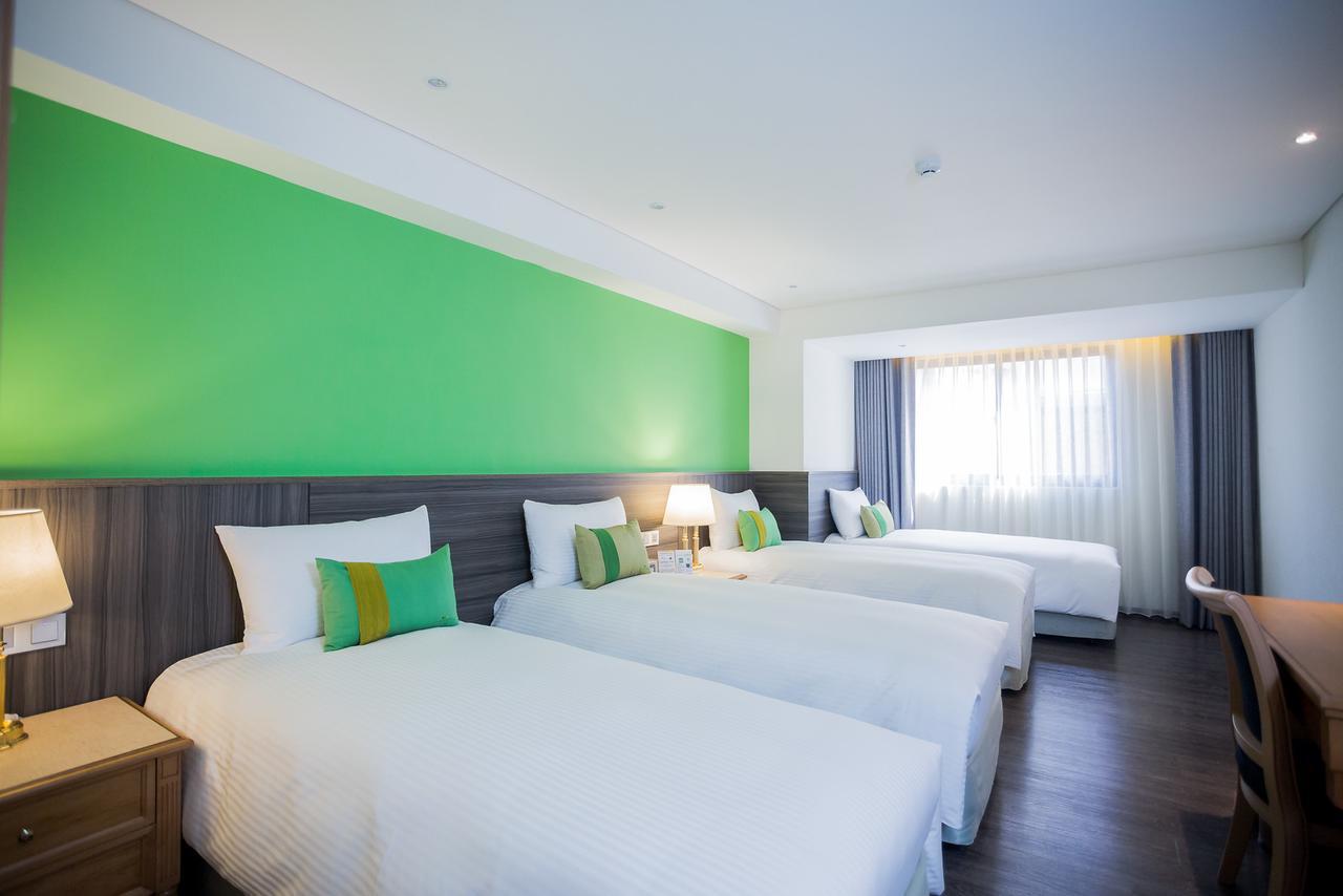 World Triple Beds Taipei