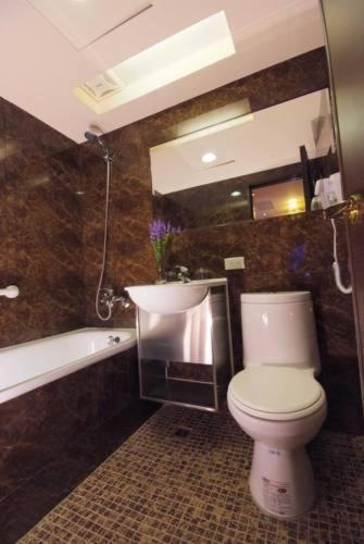 Hotel Lio - Main Station 3*
