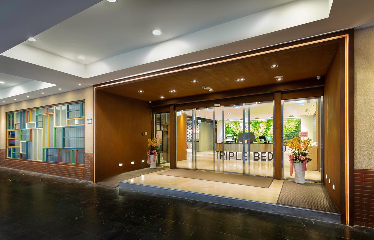 World Triple Beds Hotel