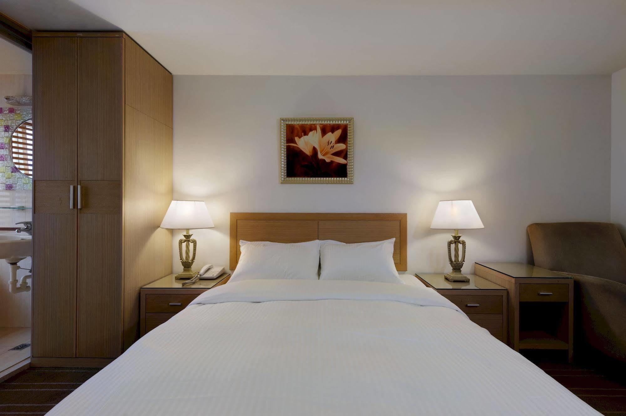 Nei Jiang Hotel 3*