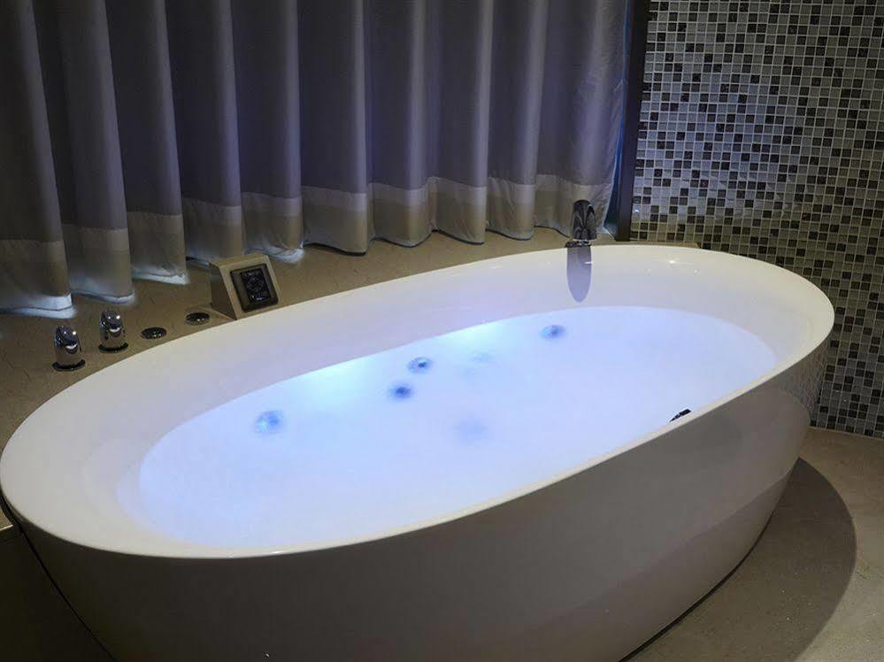 The Tango Fuhsing 4* Taipei