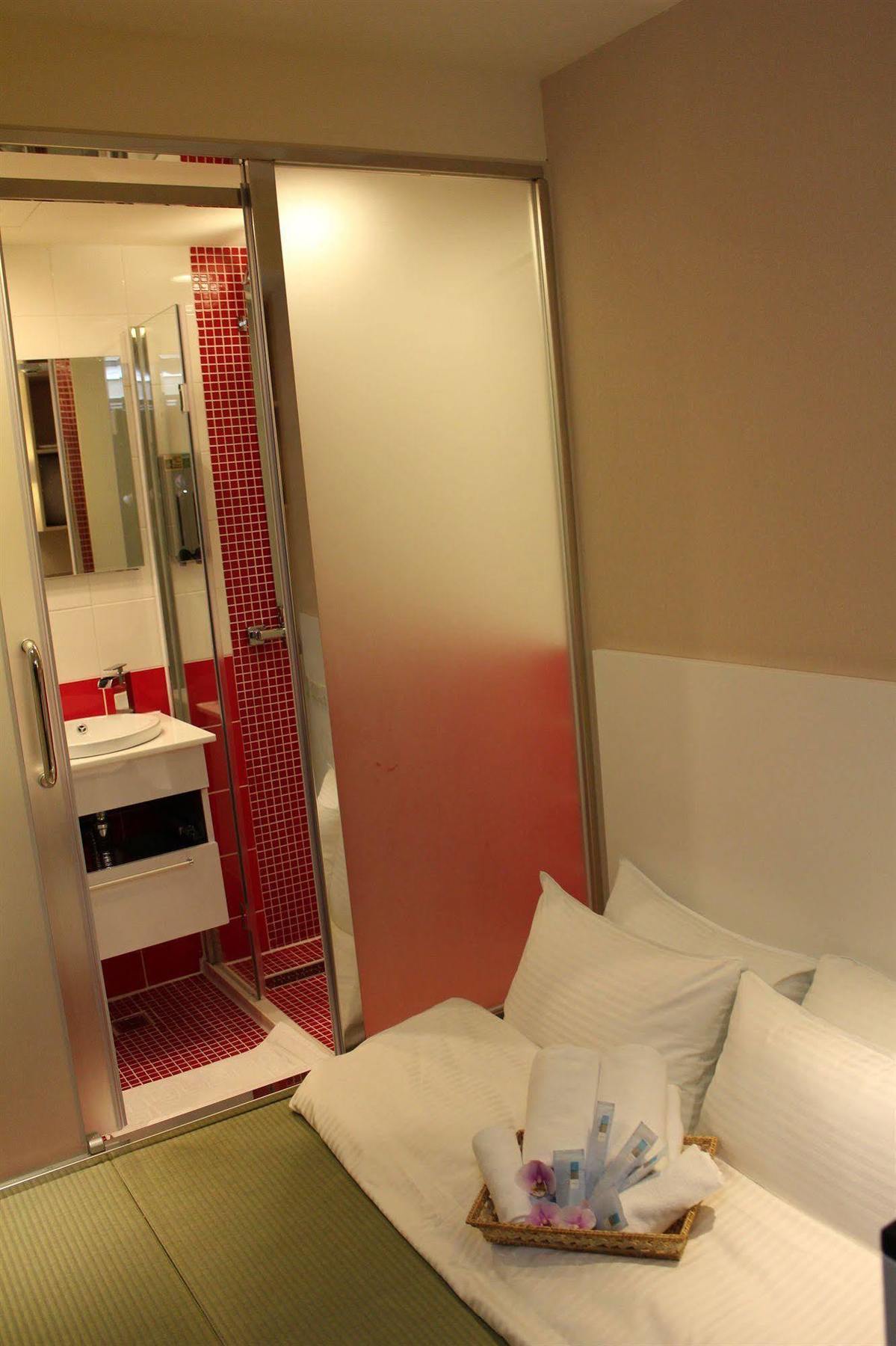 Hotel E-house 3*