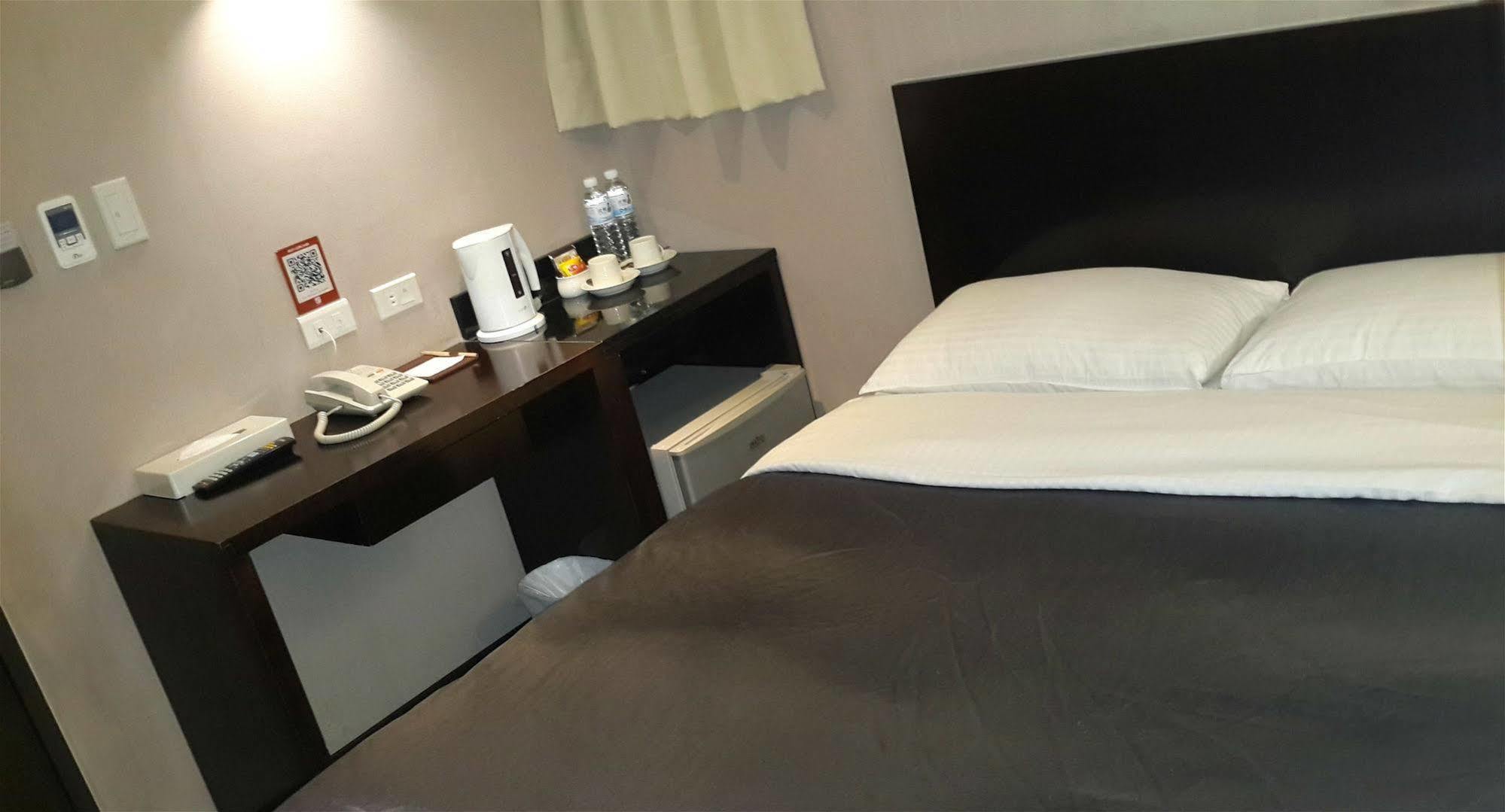 Hotel E-house