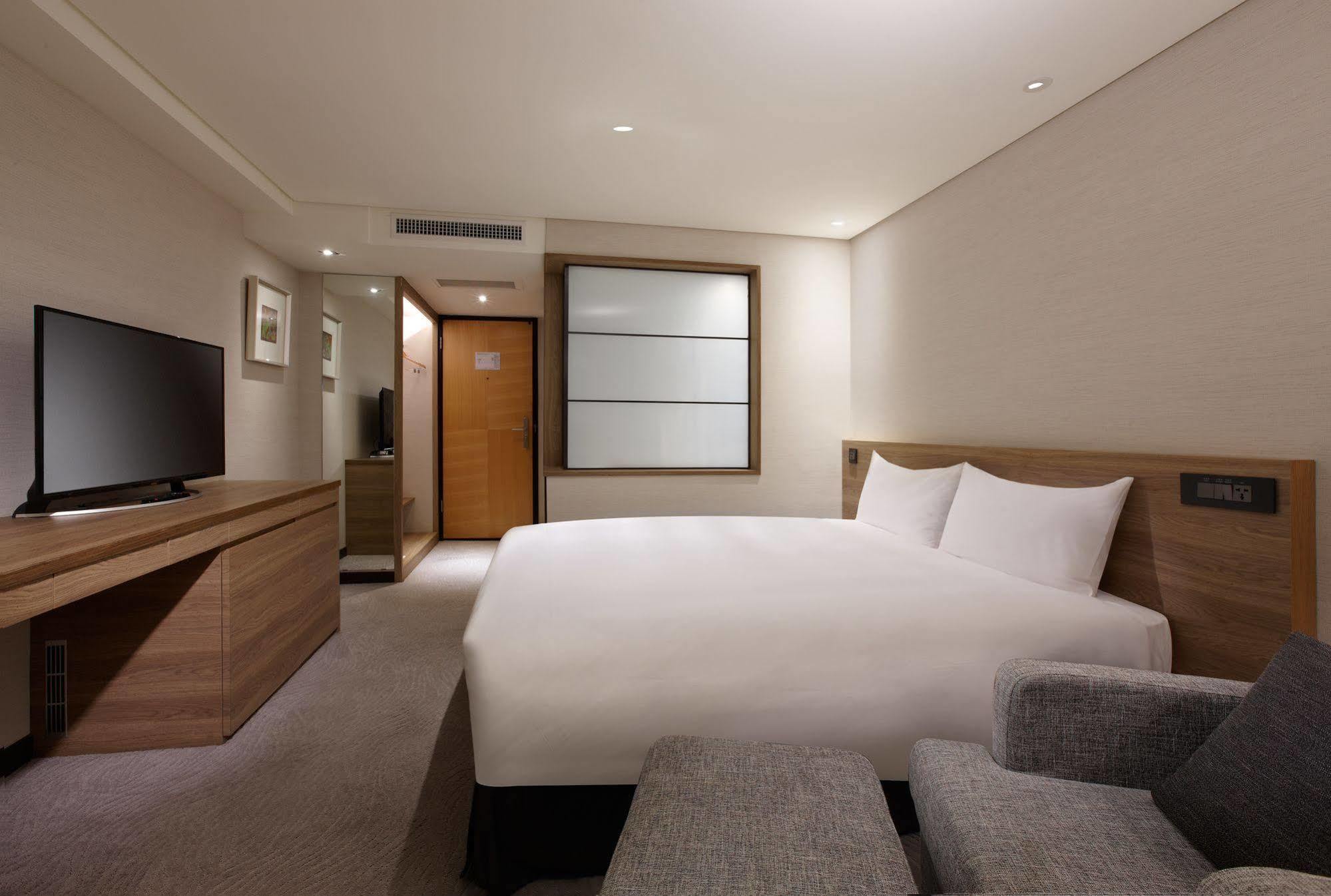 Royal Nanxi - Mrt Zhongshan Station Hotel 3*