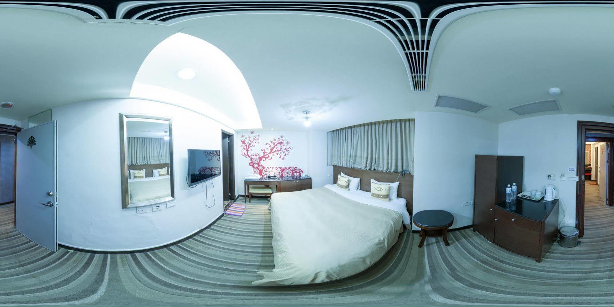 Lio - Main Station Hotel