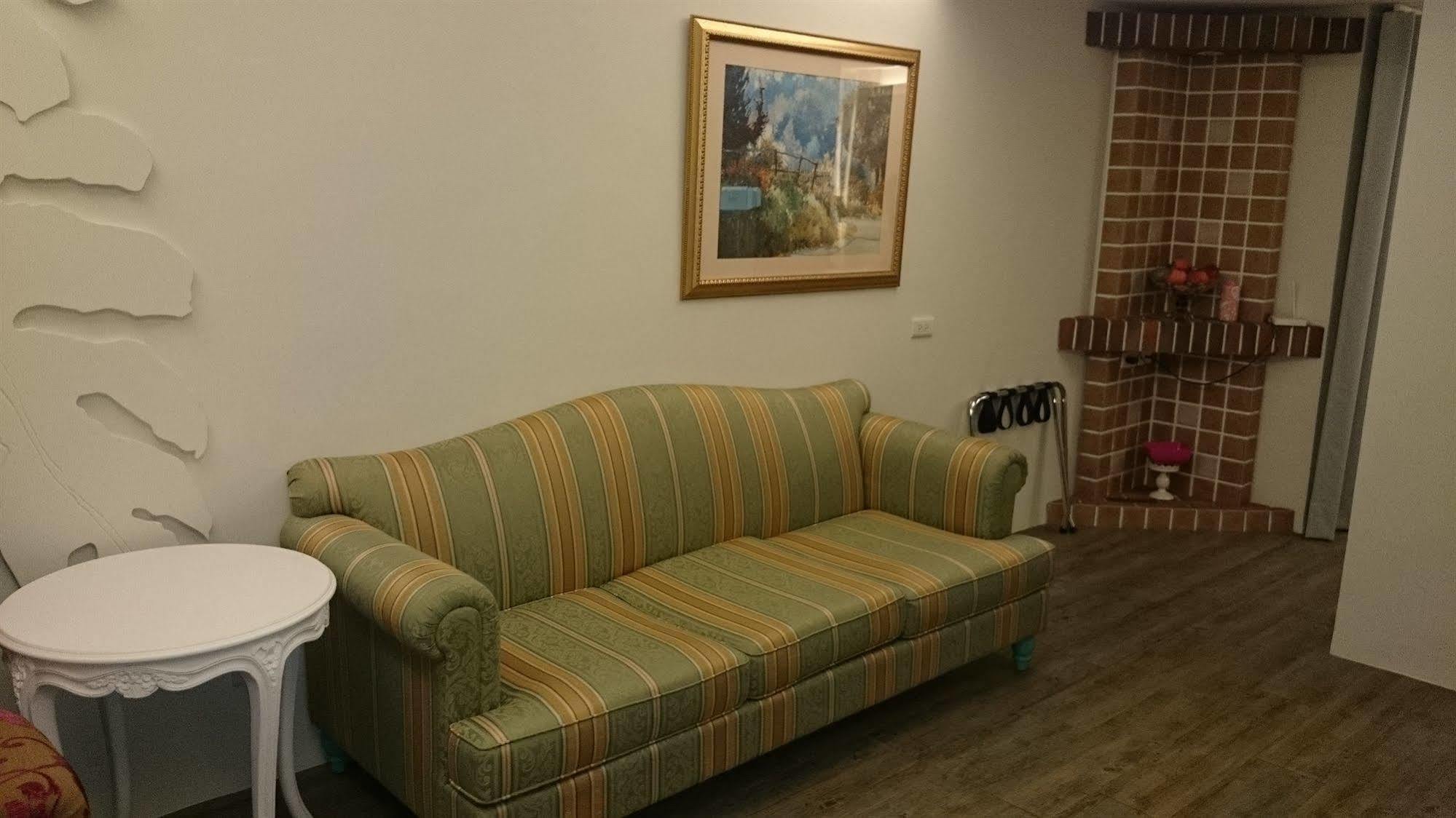 Liz Hotel