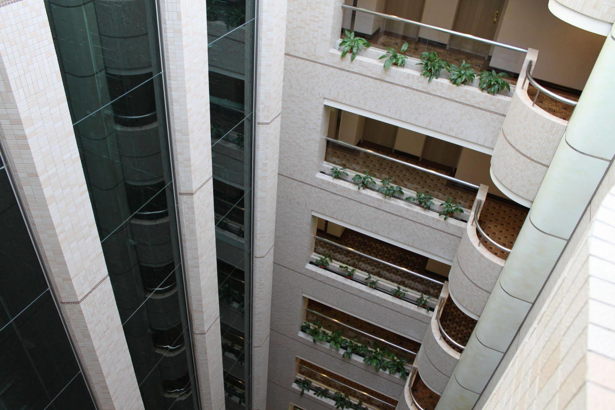 Hotel City Lake 3*