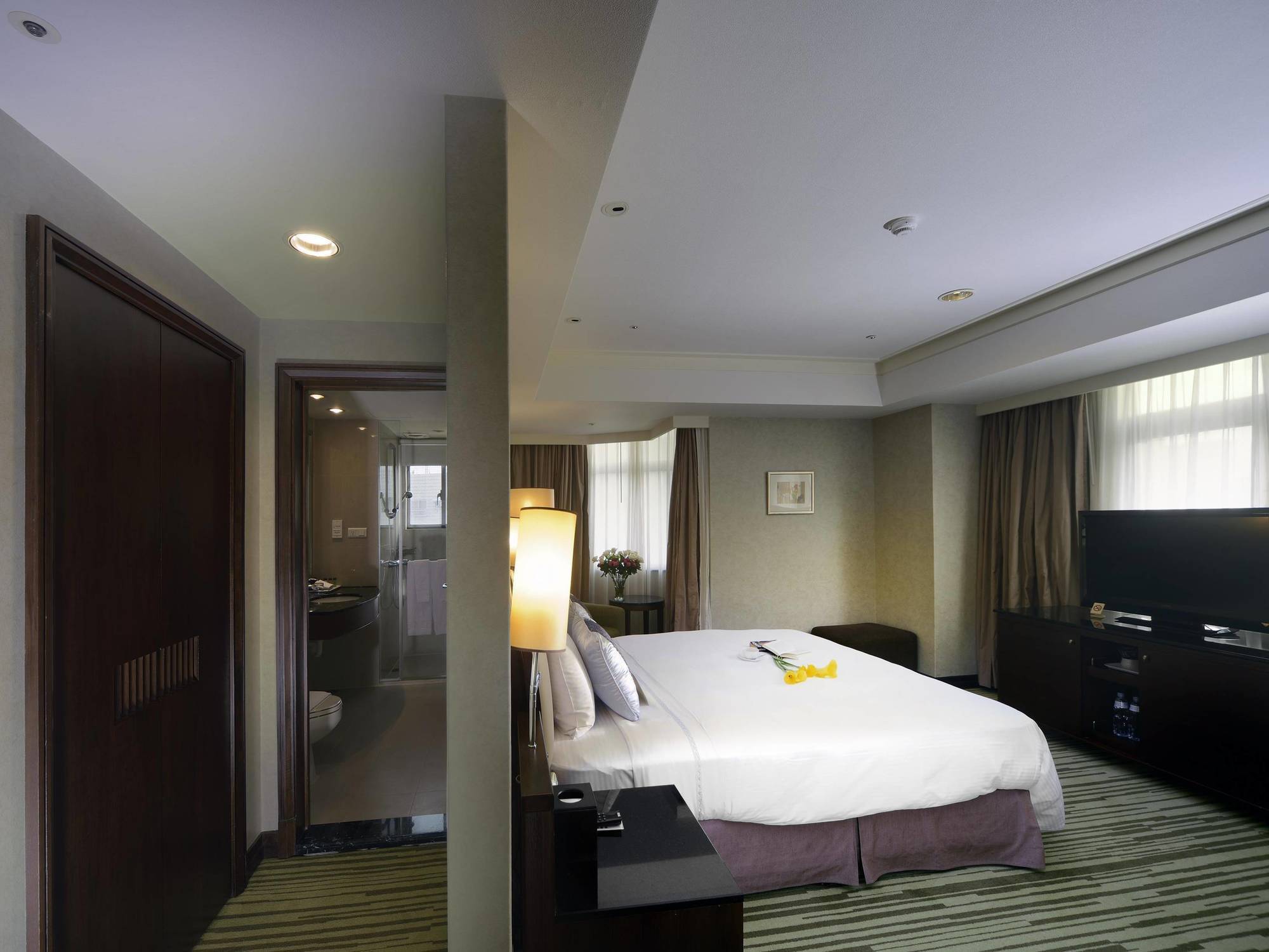 City Lake Hotel 3*