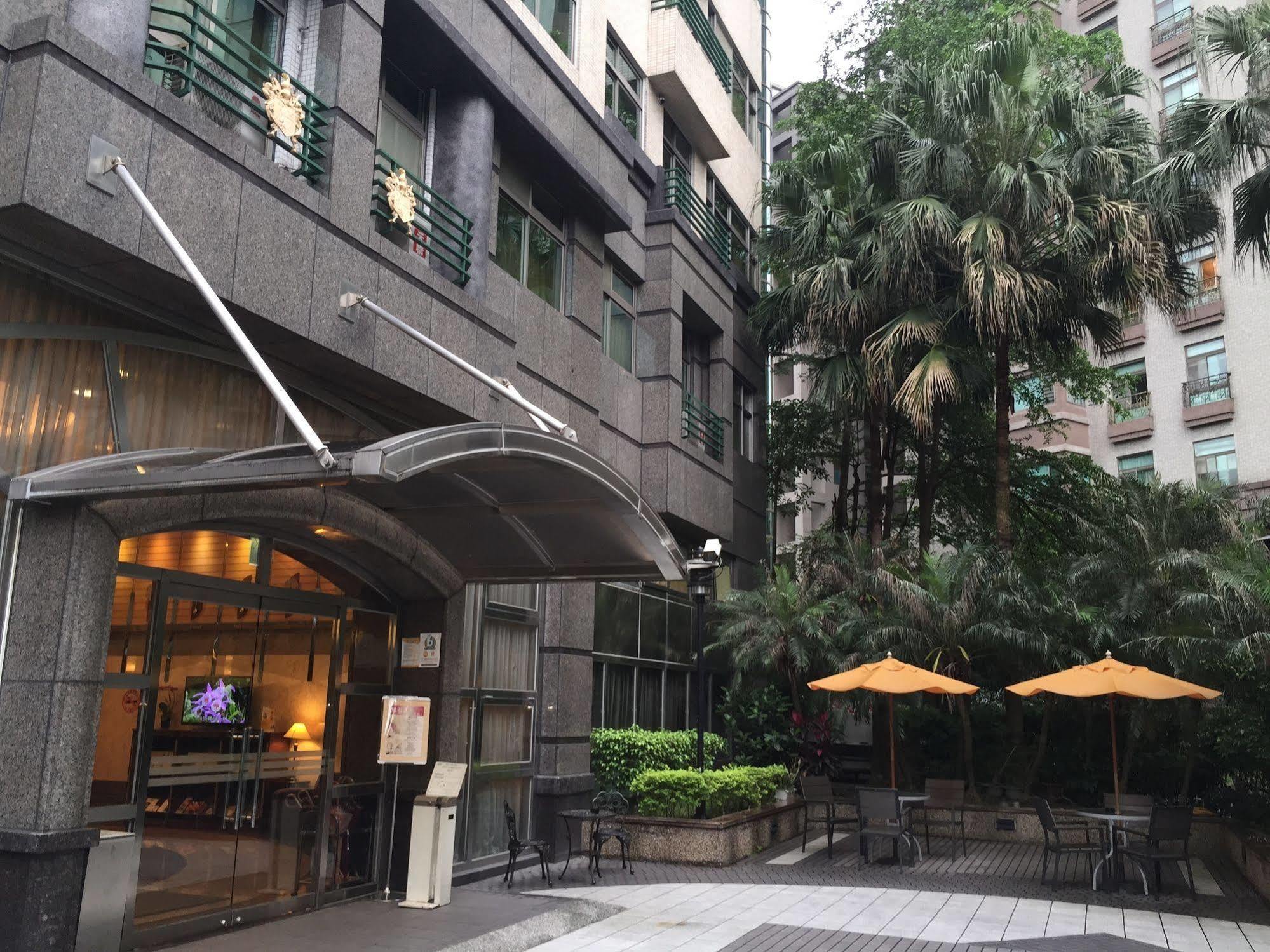Hotel City Lake 3*