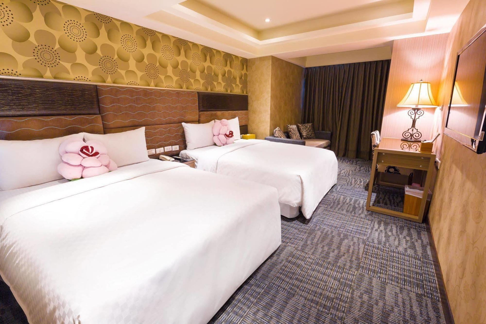 Hotel She 3*