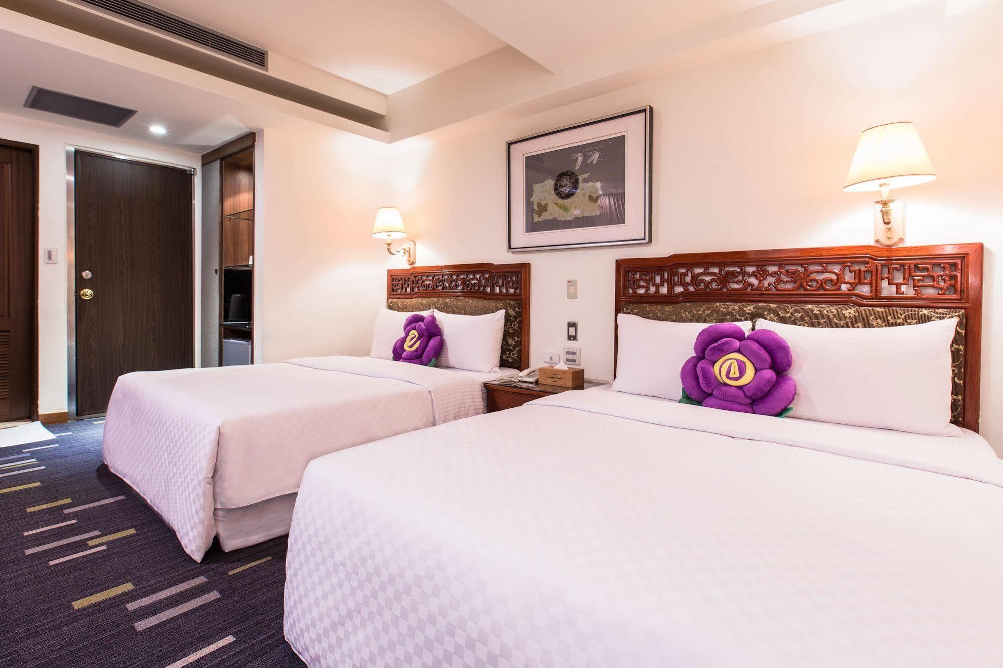Hotel She 3*
