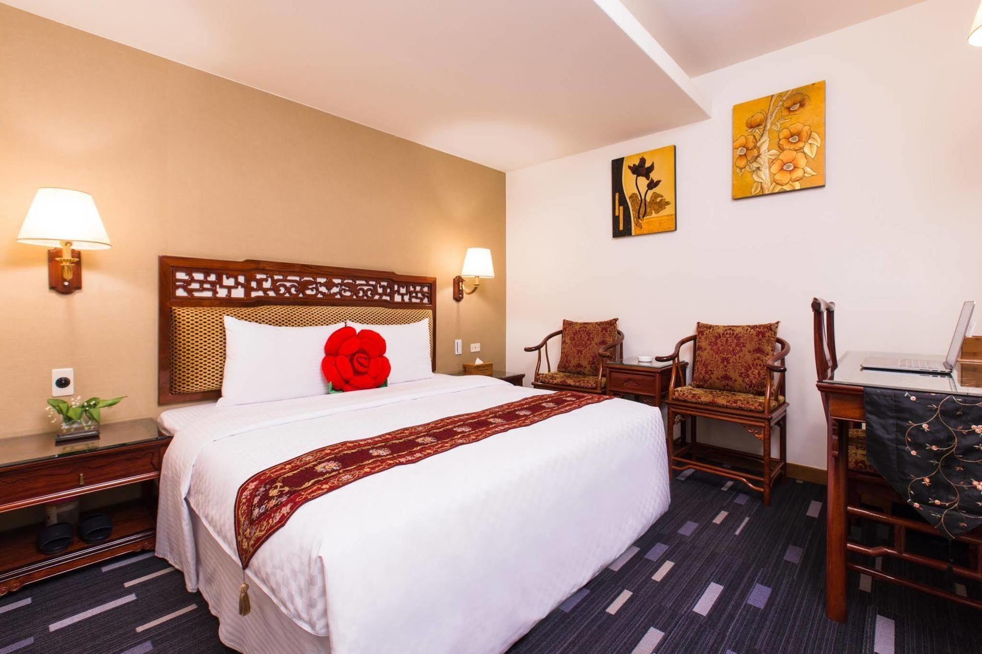 She Hotel 3*