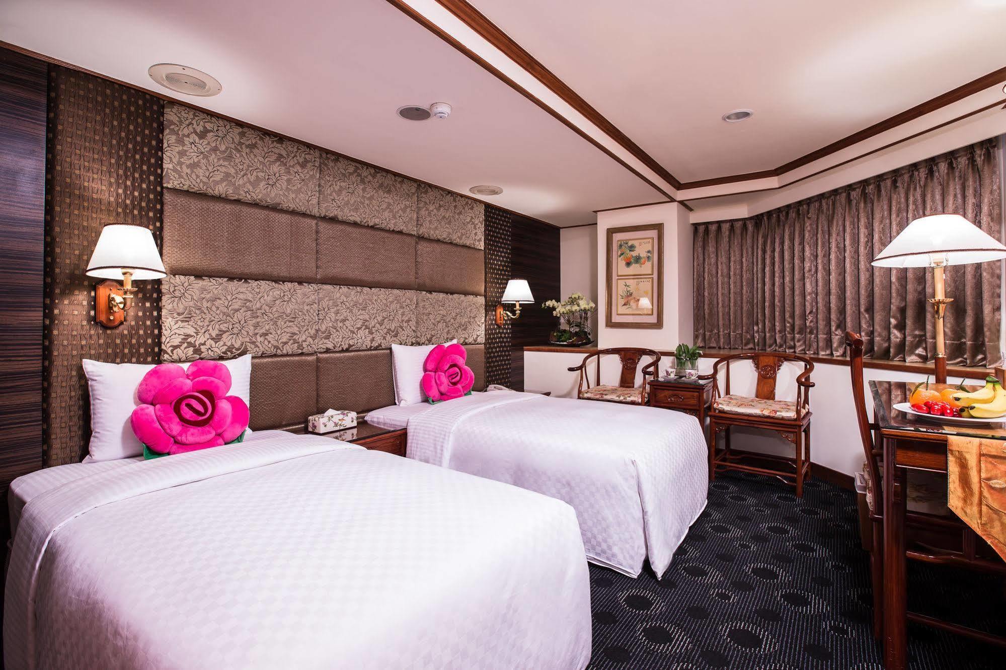 Hotel She 3*