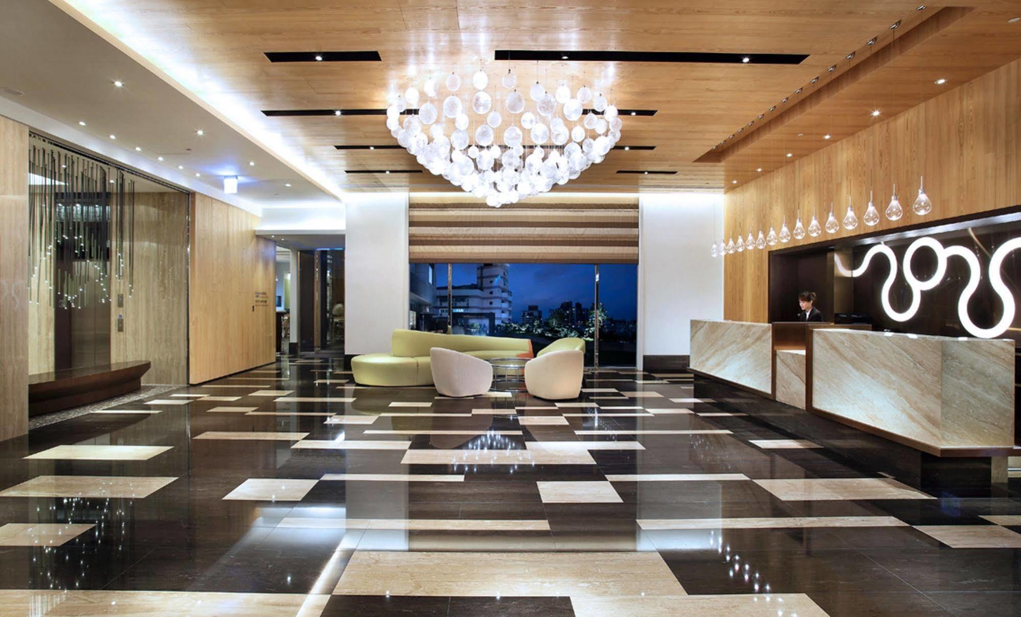 Hotel Two Tails Luzhou Taipei