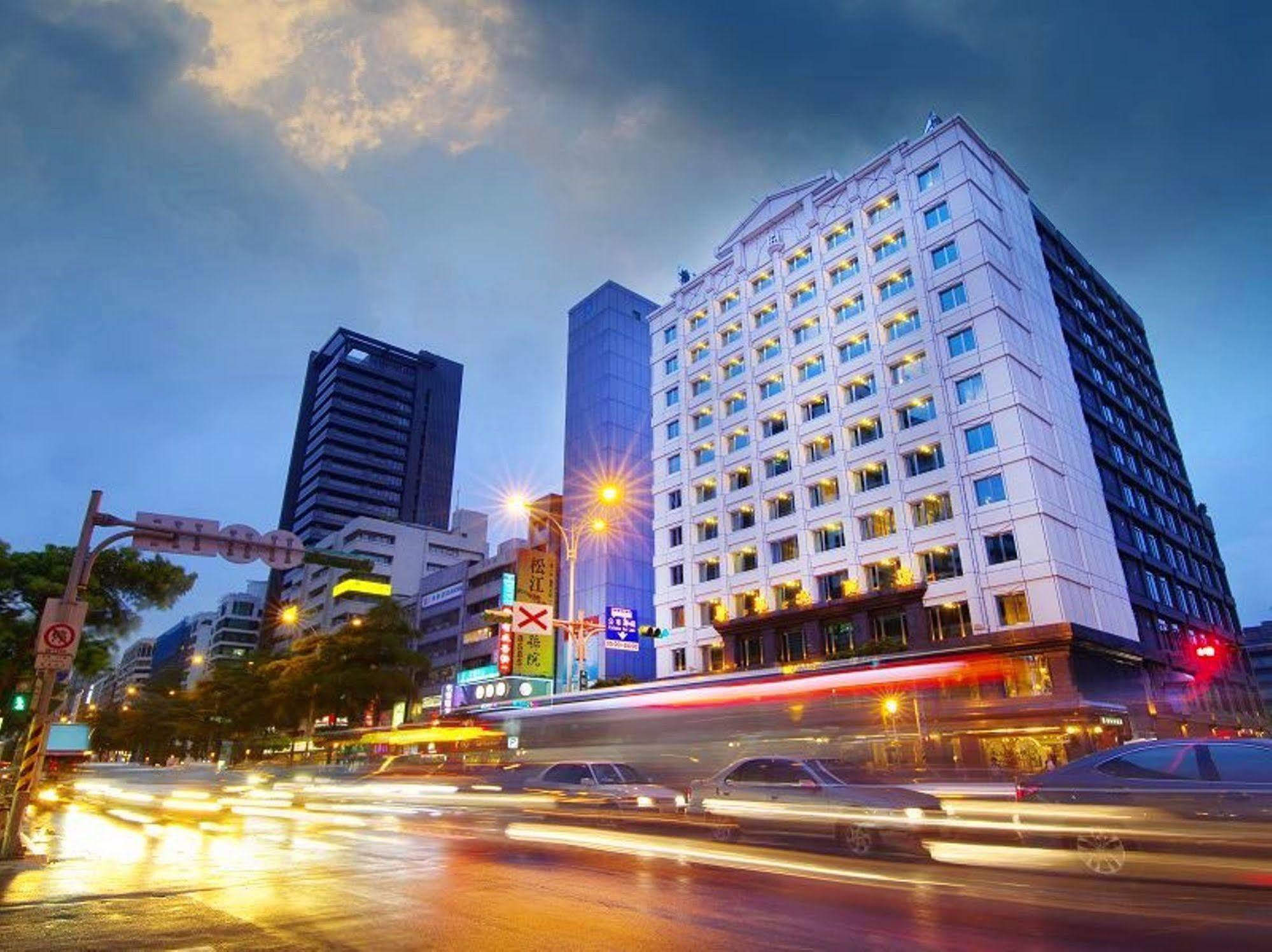 Golden China Hotel 4*