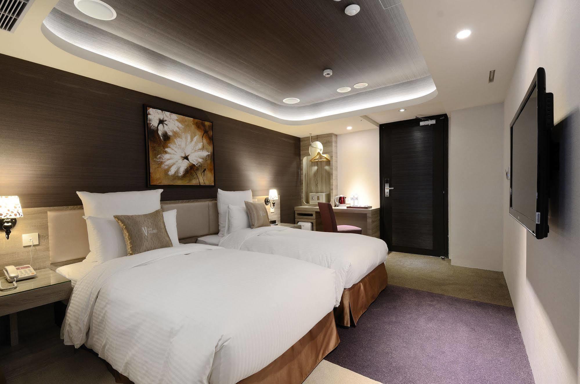 Hotel V-one Vogue 3*