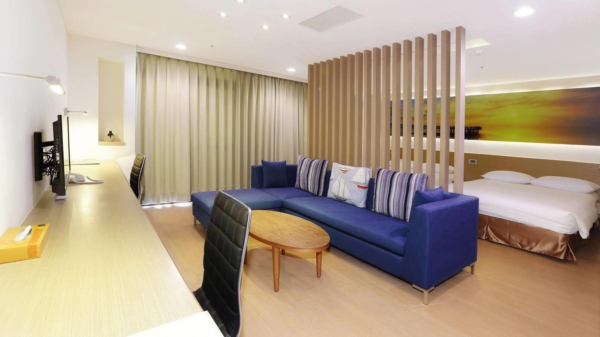 Inn Mellow Fields 4*