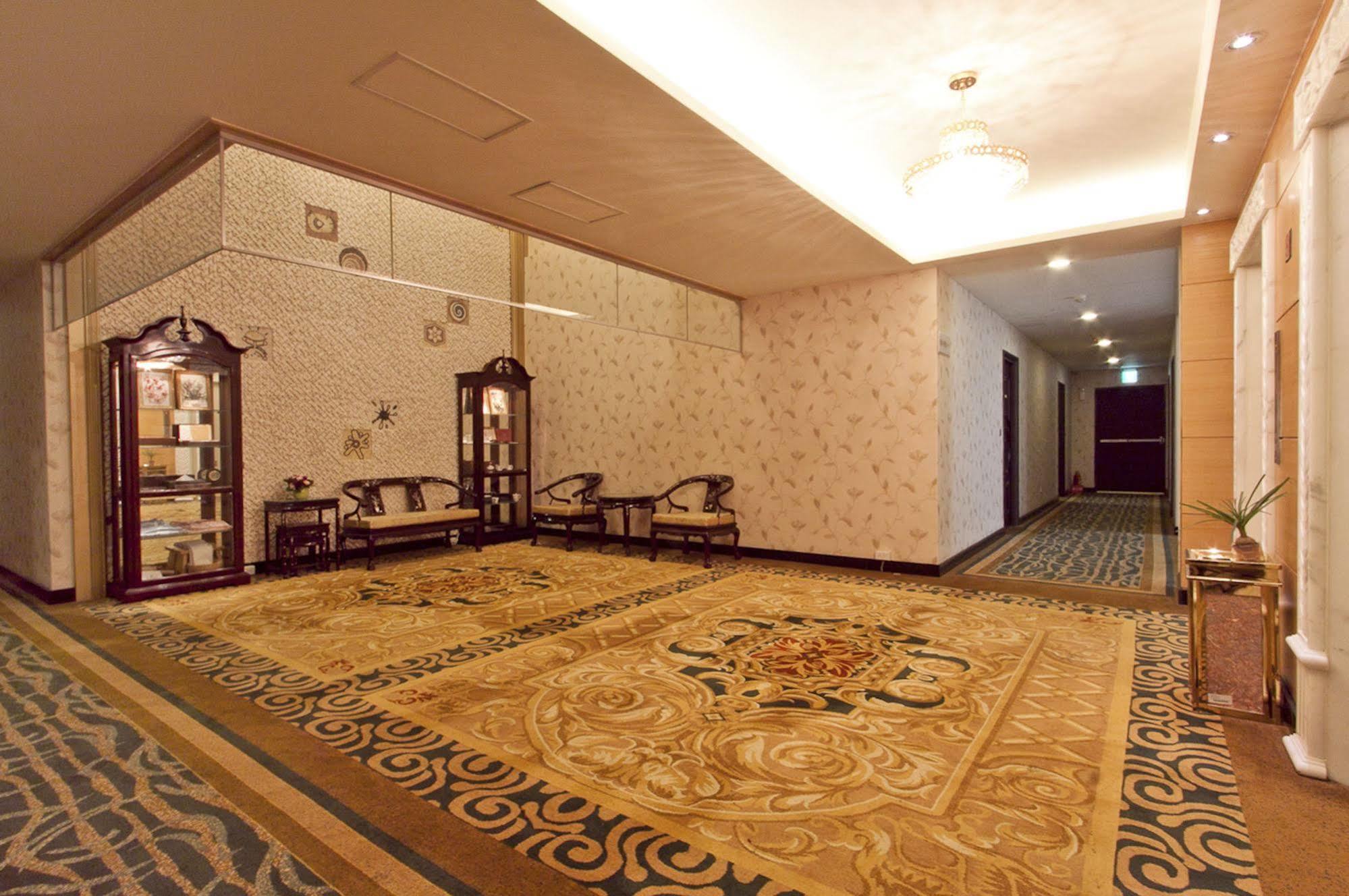 Royal Seasons Beitou 3*